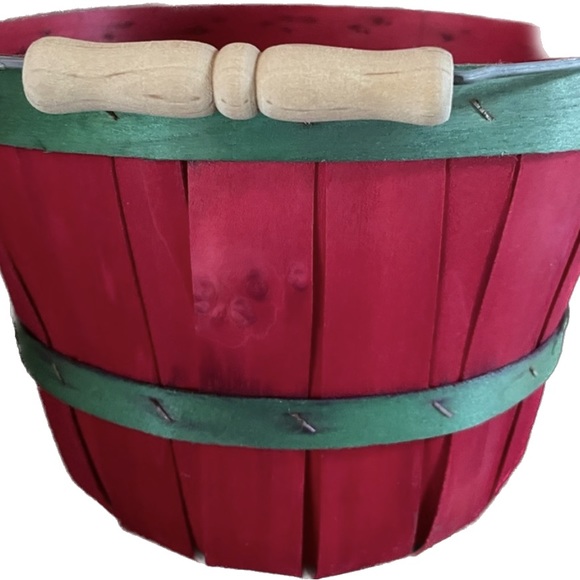 Half Peck Wooden Basket Red Green Christmas - Picture 2 of 7